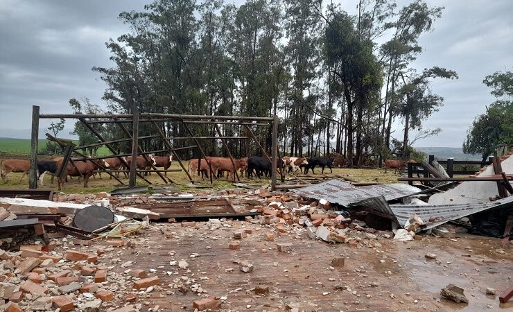 Ventos de mais de 100 km trazem destruição no interior de São Sepé-RS