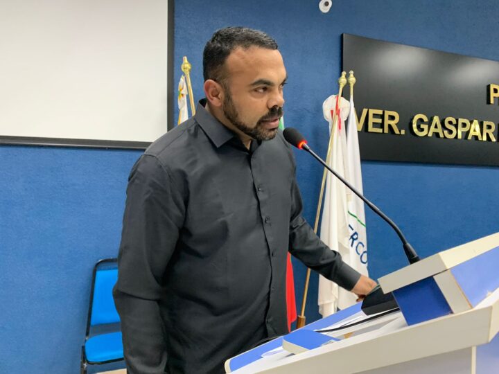 Gabriel Vidal toma posse como vereador na Câmara de São Sepé