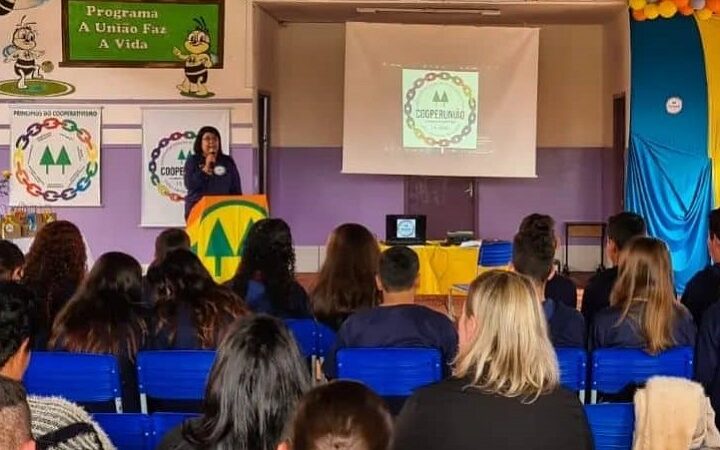 Cooperunião comemora 15 anos de atividades na Escola João Pessoa em São Sepé