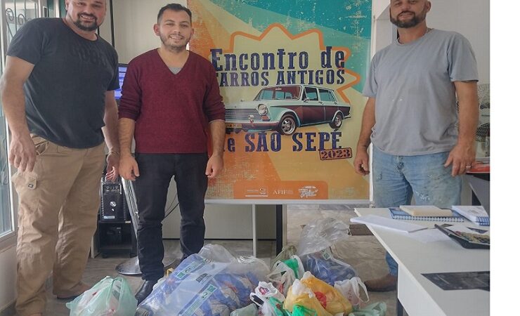Banco de alimentos recebe produtos arrecadados no encontro de carros antigos de São Sepé