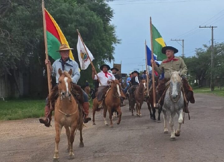 Tradicionalistas partem em cavalgada para homenagear o município de São Sepé