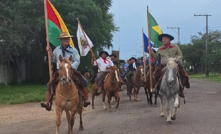 Tradicionalistas partem em cavalgada para homenagear o município de São Sepé