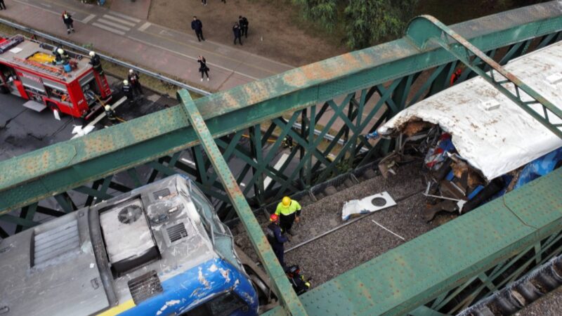 Acidente ferroviário em Buenos Aires deixa dezenas de feridos