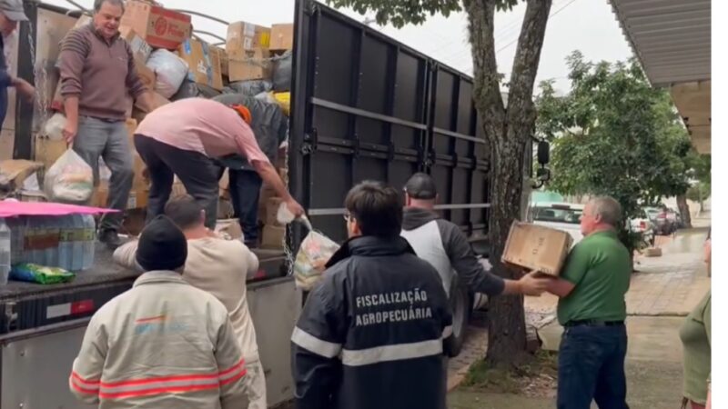 Ajuda solidária: caminhão cheio de doações vindas de Palmas, Tocantins, chega a São Sepé