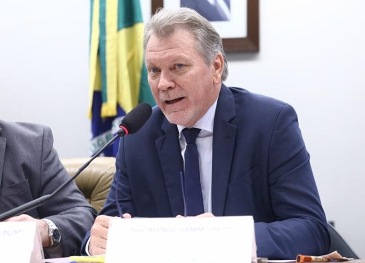 Afonso Hamm propõe sustar decreto federal que ameaça o futuro das APAEs e da educação especial