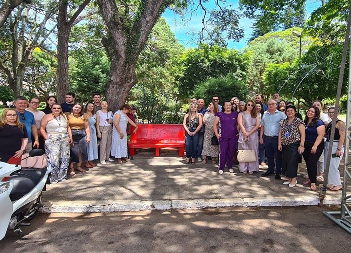 Ato simbólico marca alerta contra a violência contra a mulher