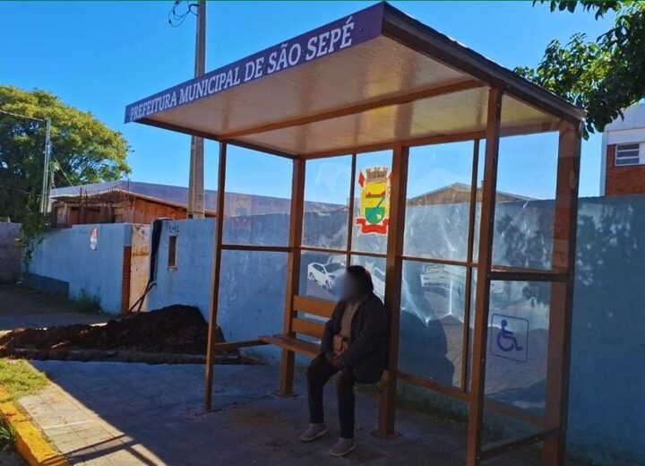 Prefeitura de São Sepé moderniza paradas de ônibus com estruturas inclusivas e mais confortáveis