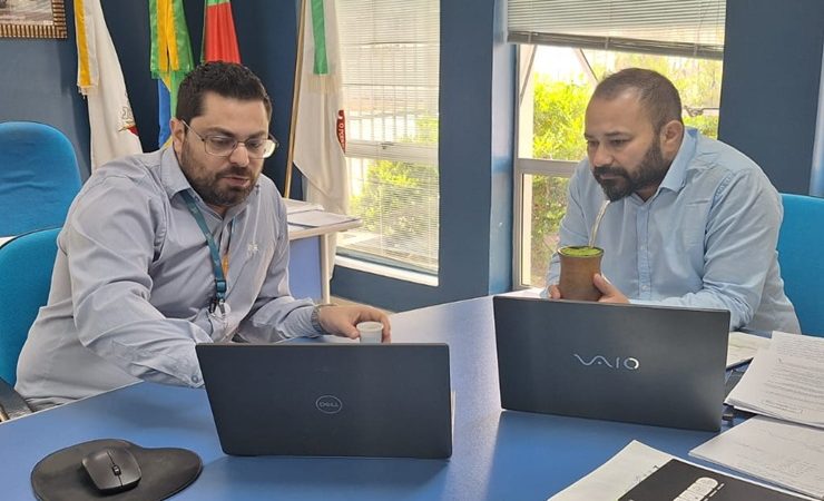 Representante da CPFL RGE apresenta investimentos e esclarece ações durante visita à Câmara de São Sepé