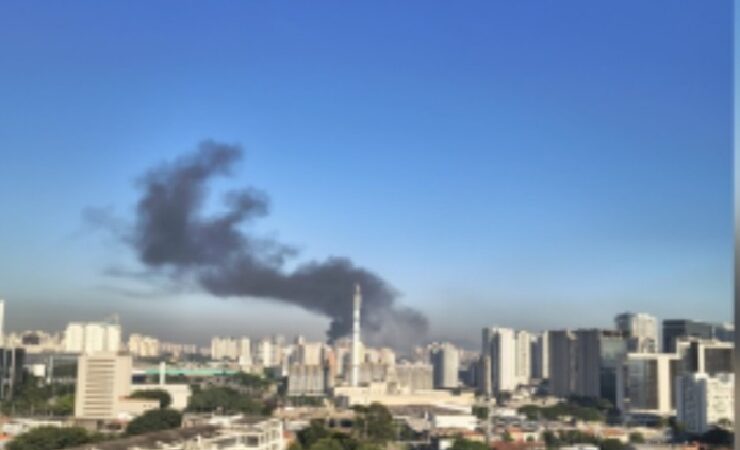 Tragédia aérea na Zona Oeste de São Paulo: avião cai sobre Avenida e atinge um ônibus