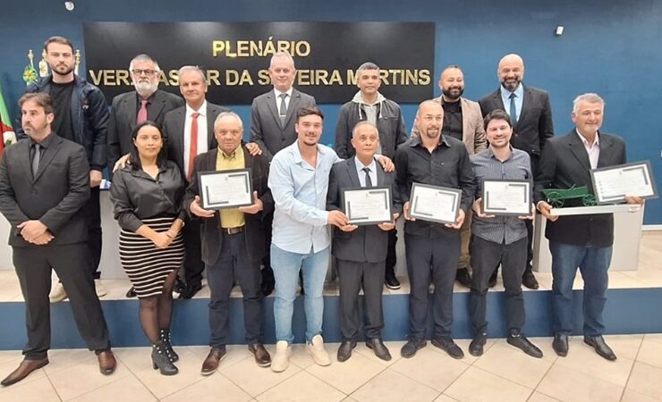 Câmara faz entrega de Moções Legislativas durante Sessão Especial