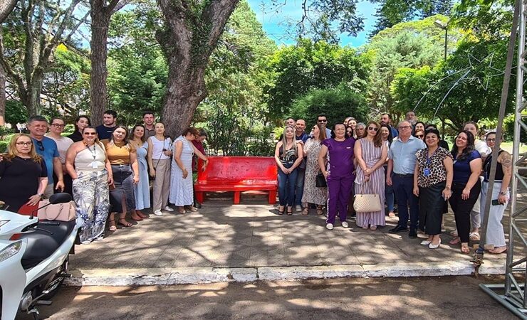 Ato simbólico marca alerta contra a violência contra a mulher