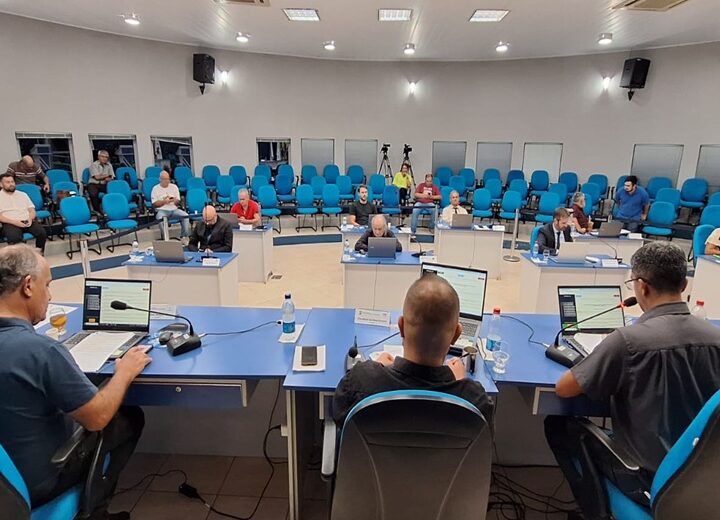 Sessão Ordinária da Câmara de Vereadores aprecia projetos e aprova matérias relevantes.