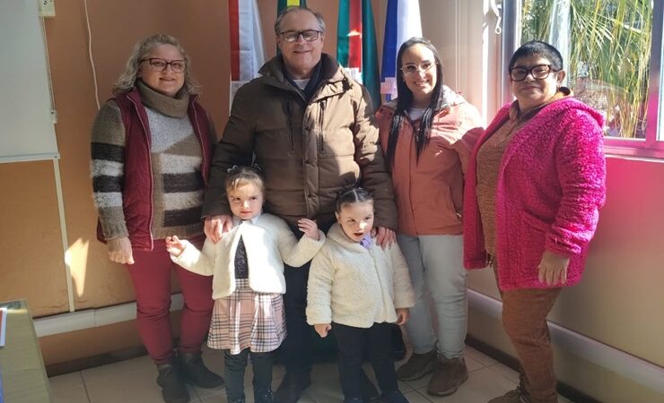 Alunas da EMEI Dona Maria Liberata Fraga Prates vivenciam experiência democrática em visita ao gabinete  do Prefeito municipal