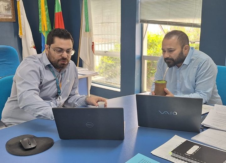 Representante da CPFL RGE apresenta investimentos e esclarece ações durante visita à Câmara de São Sepé